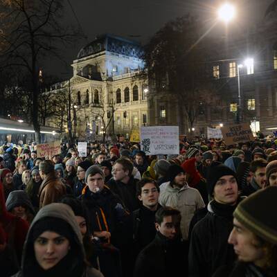 Mega-Studentendemo gegen Regierung
