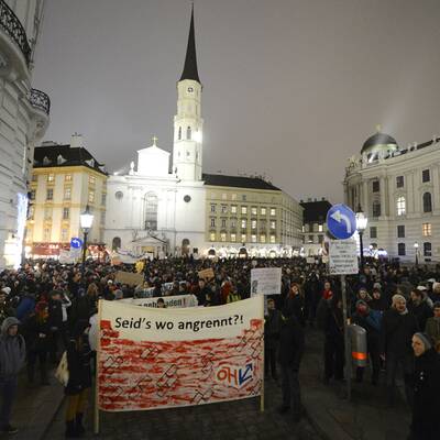 Mega-Studentendemo gegen Regierung