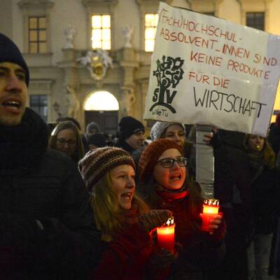 Mega-Studentendemo gegen Regierung