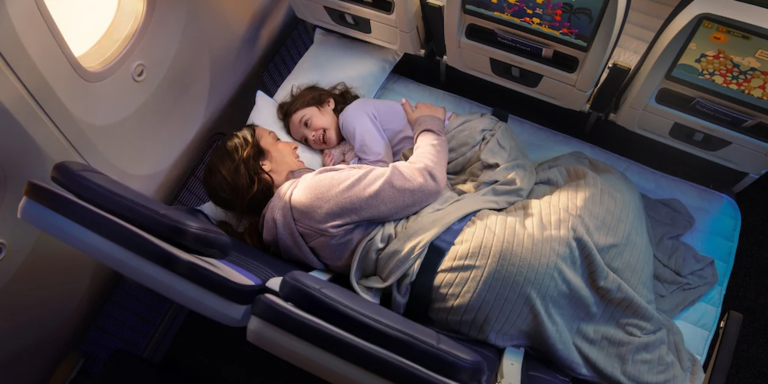 Endlich schlafen im Economy-Flug? Neue Schlaf-Sitze revolutionieren Langstrecken