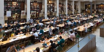 Universitaet_Wien__Grosser_Lesesaal_-_Ausstellung_Wikiversity_2015-8812.jpg