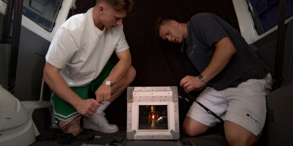 Restaurantkette grillt Burger auf olympischem Feuer