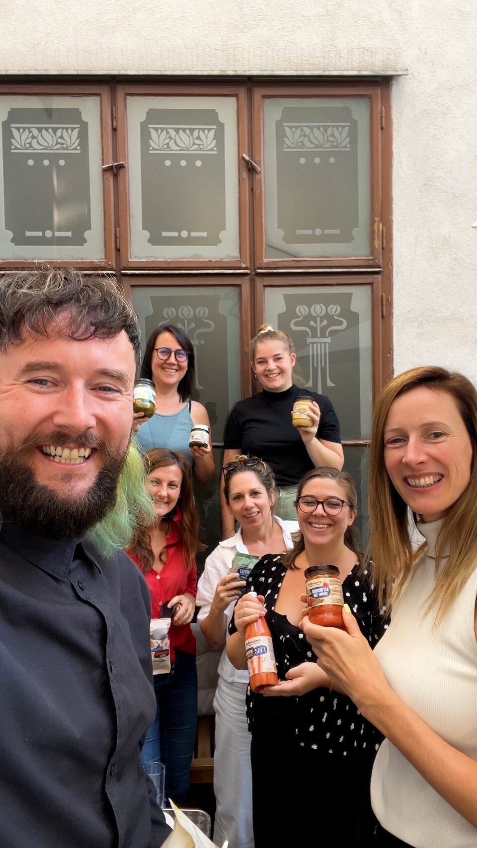 Seit drei Jahren finden Kunden die köstlichen Artikel von RETTENSWERT in den HOFER Regalen – mehr als 1.400 Tonnen Lebensmittel konnten seit 2022 unter der Eigenmarke gerettet werden.