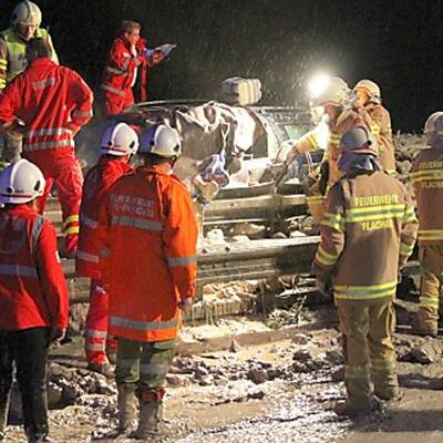  Die beiden Insassen wurden verletzt.