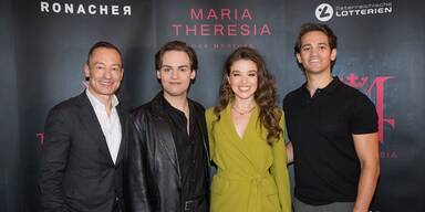 .l.n.r.: VBW Intendant Christian Struppeck; Moritz Mausser, Nienke Latten, Fabio Diso