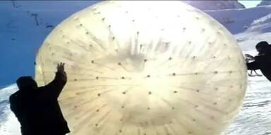 Horror: Familienvater stirbt beim "Zorbing"