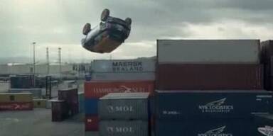 Rallyefahrer versucht Backflip im Mini