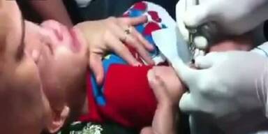 Schock-Video: Mutter zwingt Kind zu Tattoo