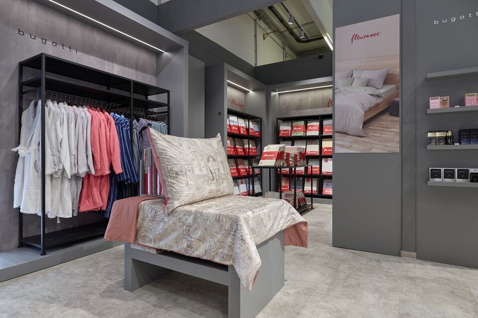 VOSSEN feiert Wiedereröffnung des Stores im Designer Outlet Parndorf