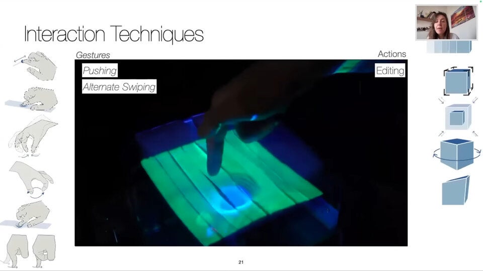Gummibänder sorgen für eine flexible Projektionsfläche im Display. 