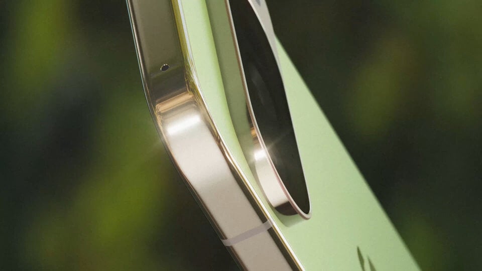 Rahmen aus poliertem Aluminium, Rückseite aus mattem Glas.