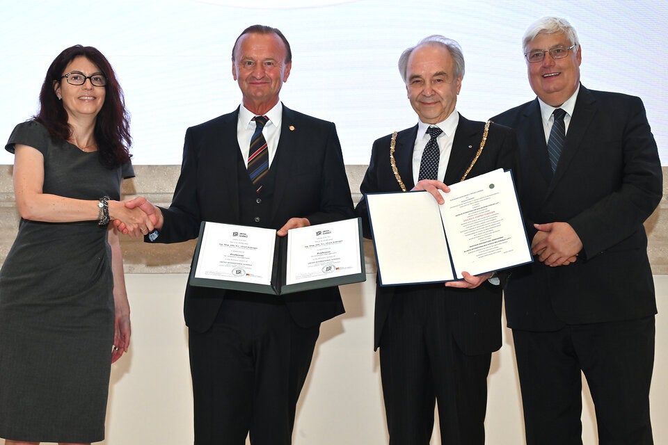 Von links: Prof. Dr. Sonja Keppler,  Ulrich Kubinger, Klaus Mainzerund Martin Stieger