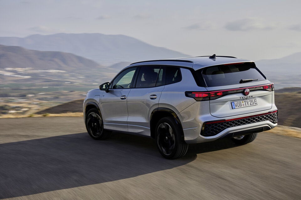 LxBxH: 4.792 x 1.853 x 1.666 mm, 2.789 mm Radstand. 