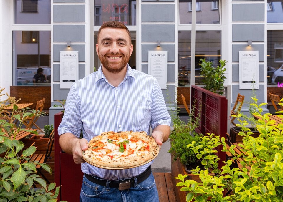 Vage Yeritsyan: Pizza frisch aus dem Ofen.