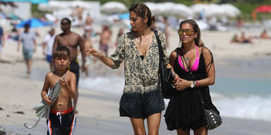 Sylvie urlaubt mit alter Freundin 