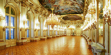 Vergoldungen und Deckenfresken werden gereinigt