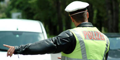 Irrer Fahrertausch bei starkem Verkehr auf Westautobahn