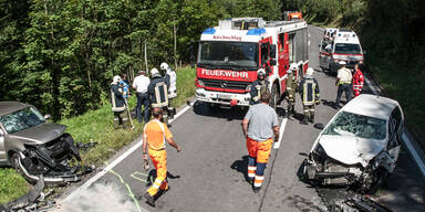 Schwerer Verkehrsunfall mit drei PKW