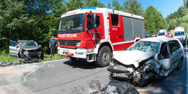 Schwerer Verkehrsunfall mit drei PKW