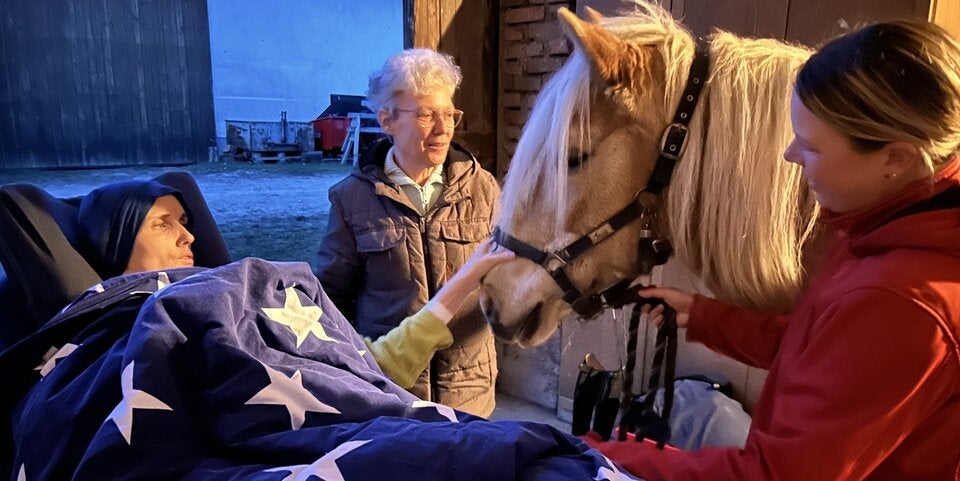 Viele Tränen flossen, als sich von ihrem geliebten Pferd verabschiedete