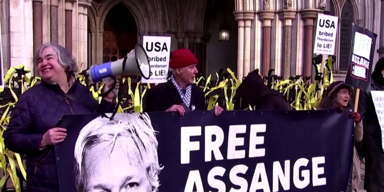 Vier Jahre HafMenschenrechtler fordern Freilassung von Assange.png