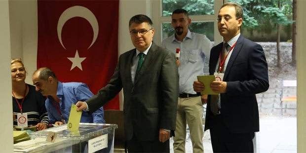 Botschafter und Konsul