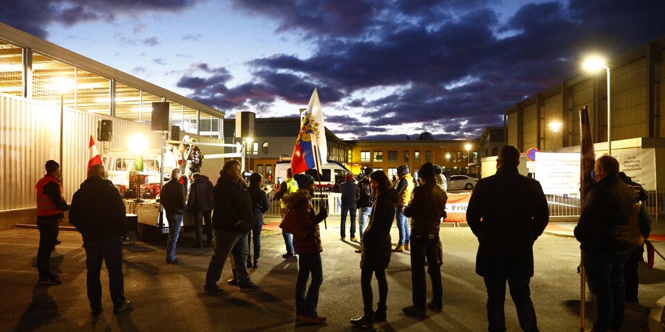 Test im Freien: Wirbel um Demo vor Schule