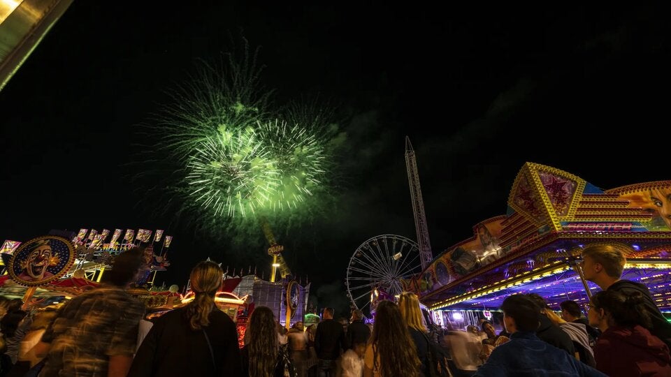 Fahrgeschäfte und Feuerwerk: Das Volksfest wird spektakulär. 