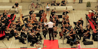 Volksoper mit Flashmob im MQ