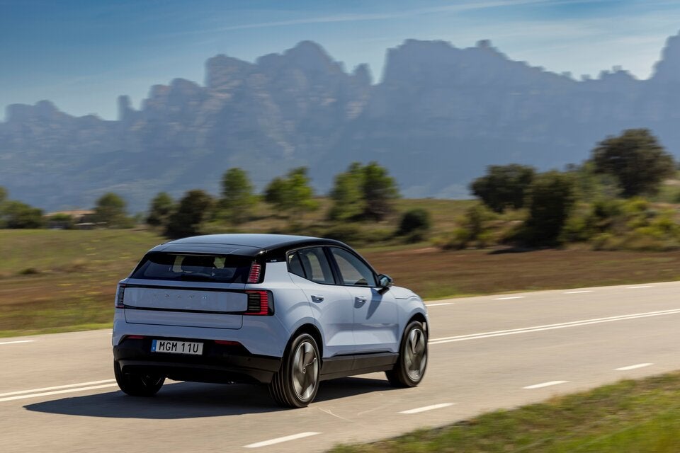 Hinter die Klappe passen 320 bis 1.115 l Ladegut. 