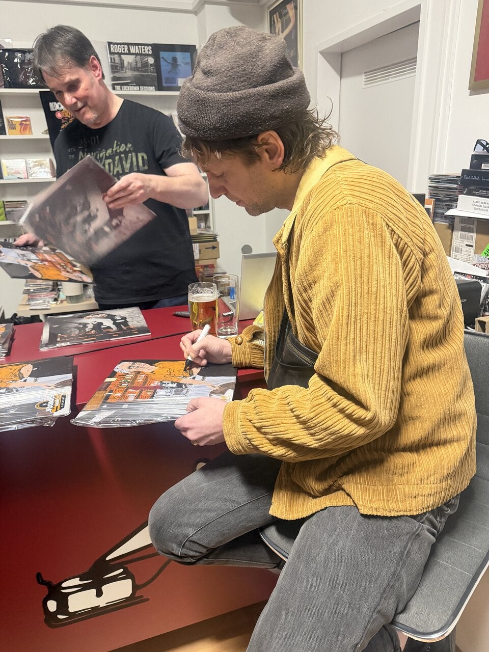 Voodoo Jürgens legt im Chart-Kampf mit BTS vor