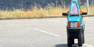 Das schmalste Auto der Welt: 50 Zentimeter breiter Fiat Panda