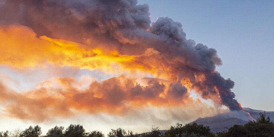Vulkanausbruch: Ätna in Sizilien spuckt Lava