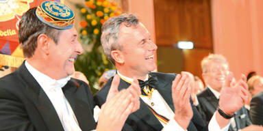 Warum tr&auml;gt FP-Kandidat eine deutsche Flagge?