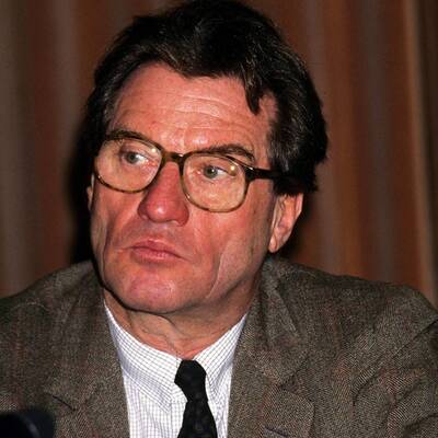 Rihanna - Queen of Downloads