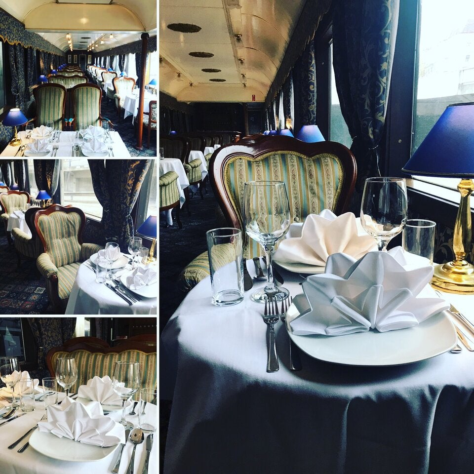 Elegantes Frühstück wird im Rahmen der nostalgischen Bahnreise serviert.