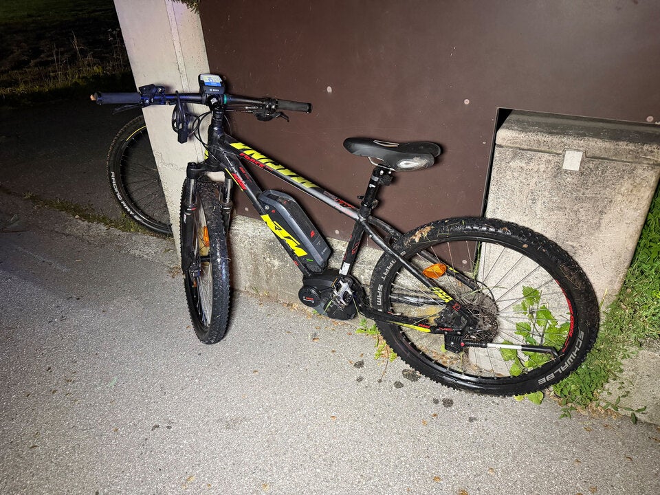 50-Jähriger lag nach E-Bike-Sturz bewusstlos in Bach