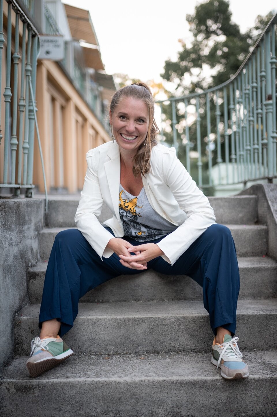 Katharina Wallner ist Hebamme, Elementarpädagogin und Yogalehrerin.