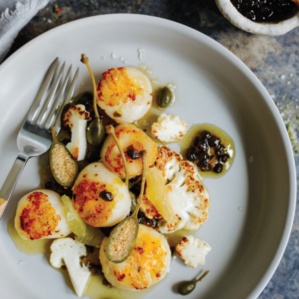 Haubenkoch Didi Maier verkostet Tasting Menü aus seinem neuen Buch