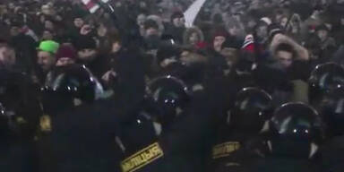 Brutale Polizeigewalt nach Wahl-Demo