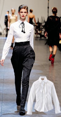 Weiße Bluse im Büro