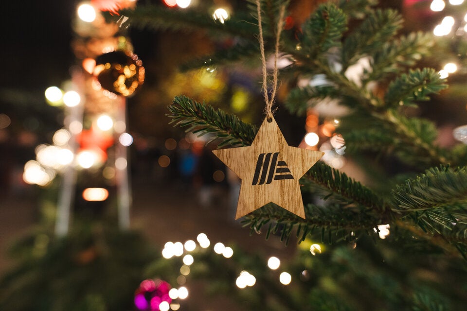 HOFER eröffnet günstigsten Christkindlmarkt Österreichs