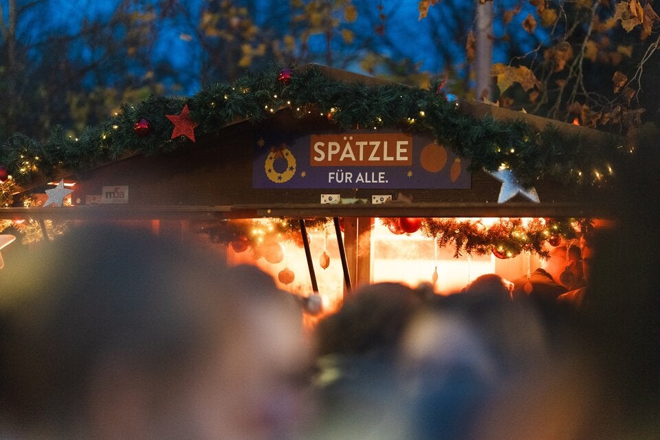 HOFER eröffnet günstigsten Christkindlmarkt Österreichs