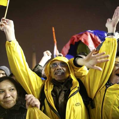 Weißer Rauch über Vatikan