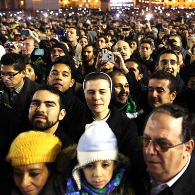 Weißer Rauch über Vatikan