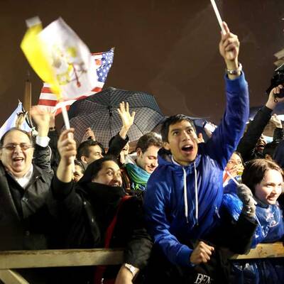 Weißer Rauch über Vatikan