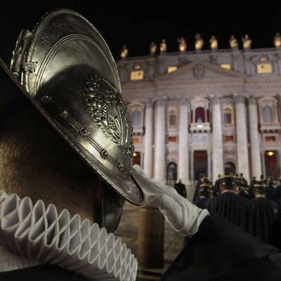 Weißer Rauch über Vatikan