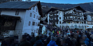 Fasnacht Wagen Tirol Frauen verletzt