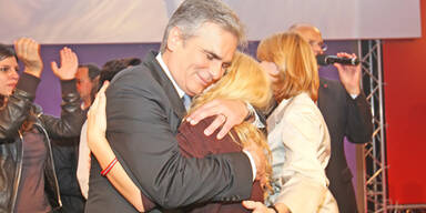 Rote Party-Nacht der großen Gefühle