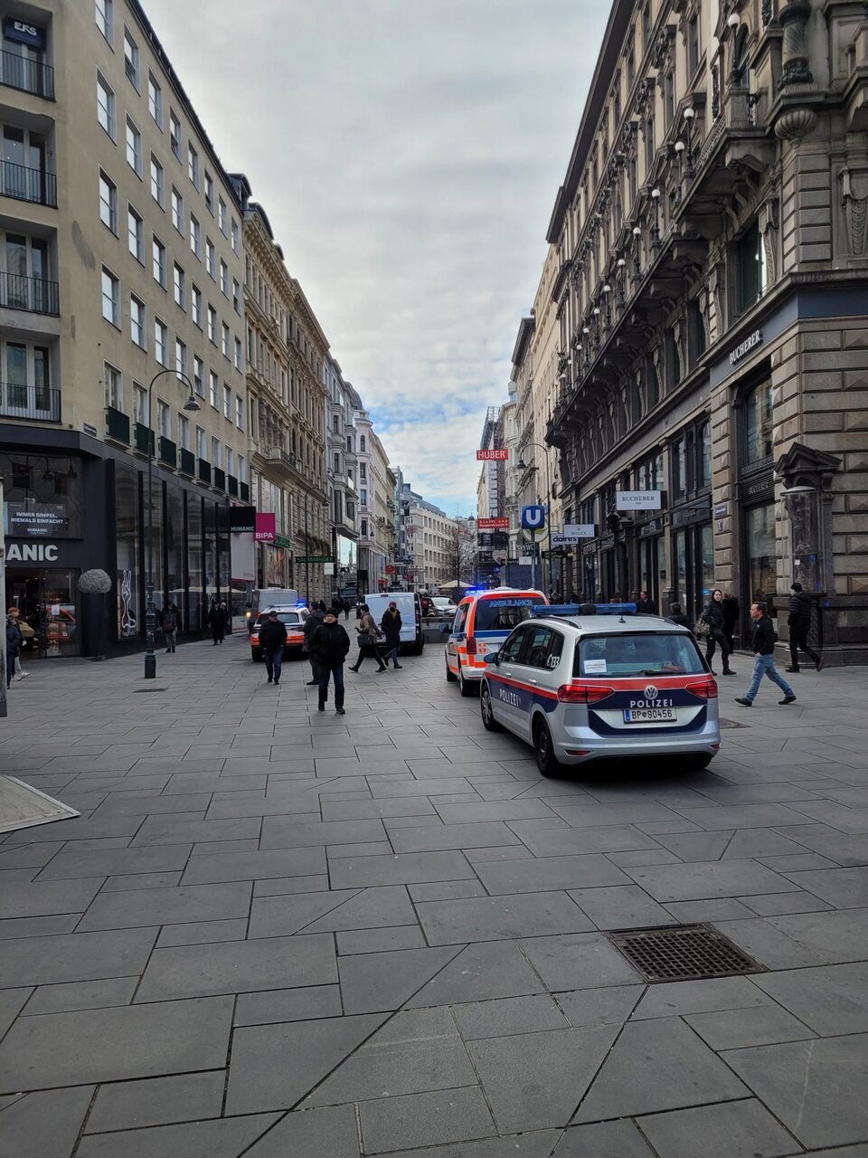 Frau kollabiert in Bäckerei beim Stephansplatz